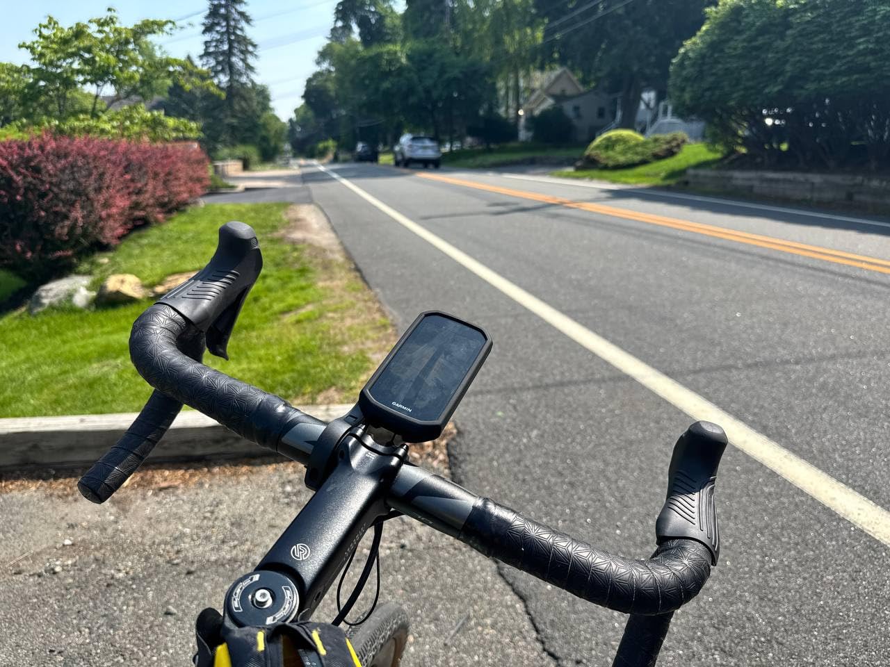 Garmin Edge® 1050, Premium Cycling Computer, Vivid Color Touchscreen Display, Built-in Speaker, Advanced Training and Group Ride Features, Road Hazard Alerts customer photo 2