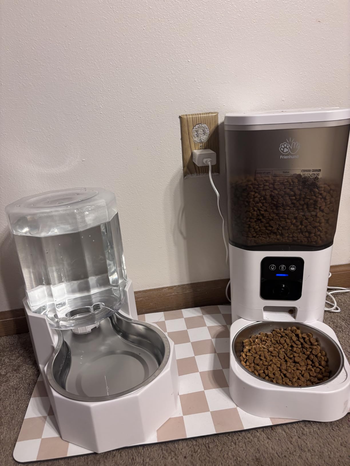 Frienhund Automatic Cat Feeder with 2K Camera: 5G WiFi Automatic Dog Feeder with Night Vision, Cat Food Dispenser with 7L Large Food Storage Container for Multiple Pet, Detachable for Easy Clean - 29 Cup customer photo 1