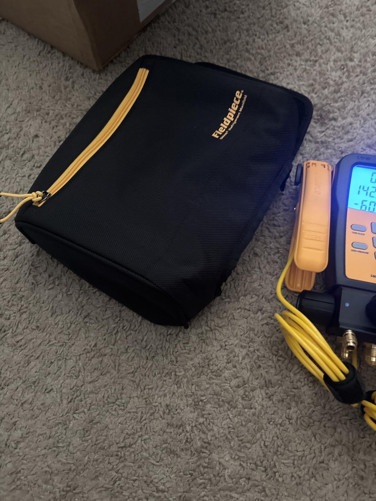 Fieldpiece SM482V Wireless 4-Port SMAN Refrigerant Manifold with Vacuum Gauge customer photo 2