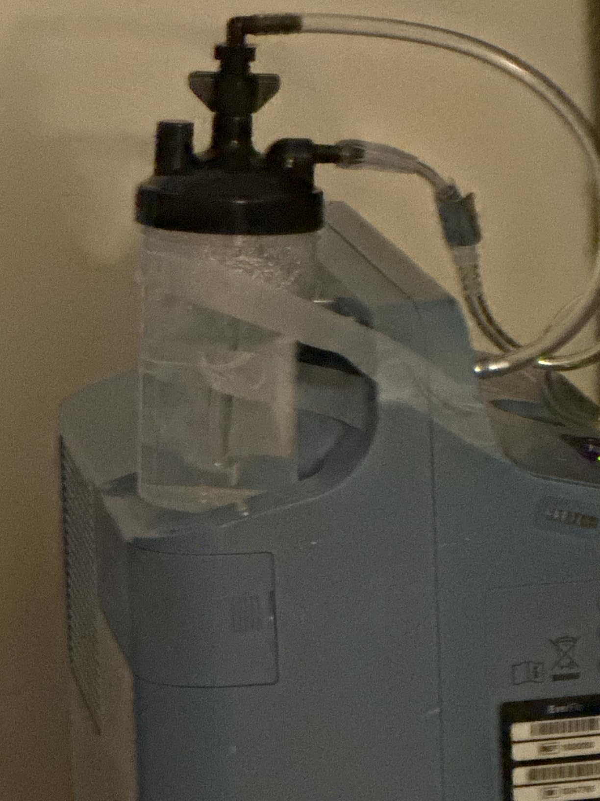 Oxygen Humidifier Bottle for Oxygen Concentrator | 1x Oxygen Humidifier Bottle, 1x Right Angle Bottle Elbow and 1x 12'' Adapter Tubing, 6 PSI Pressure Relief Valve customer photo 1