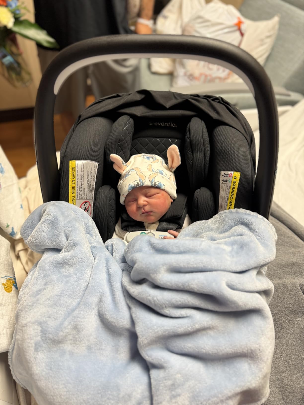 Evenflo LiteMax NXT Rear-Facing Lightweight Preemie and Infant Car Seat 3-30lbs with SensorySoothe. Easy Install with Base (Agate) customer photo 1