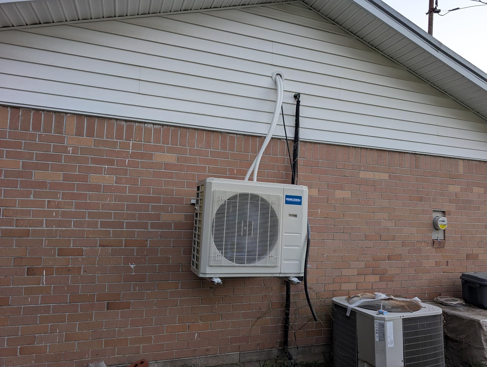 MRCOOL 12000 BTU 115V Ductless Inverter Mini Split Air Conditioner & Heat Pump System, 5th Gen DIY - Wall-Mounted AC Unit w/ Heating and Cooling for Home, Office & Commercial Space customer photo 1