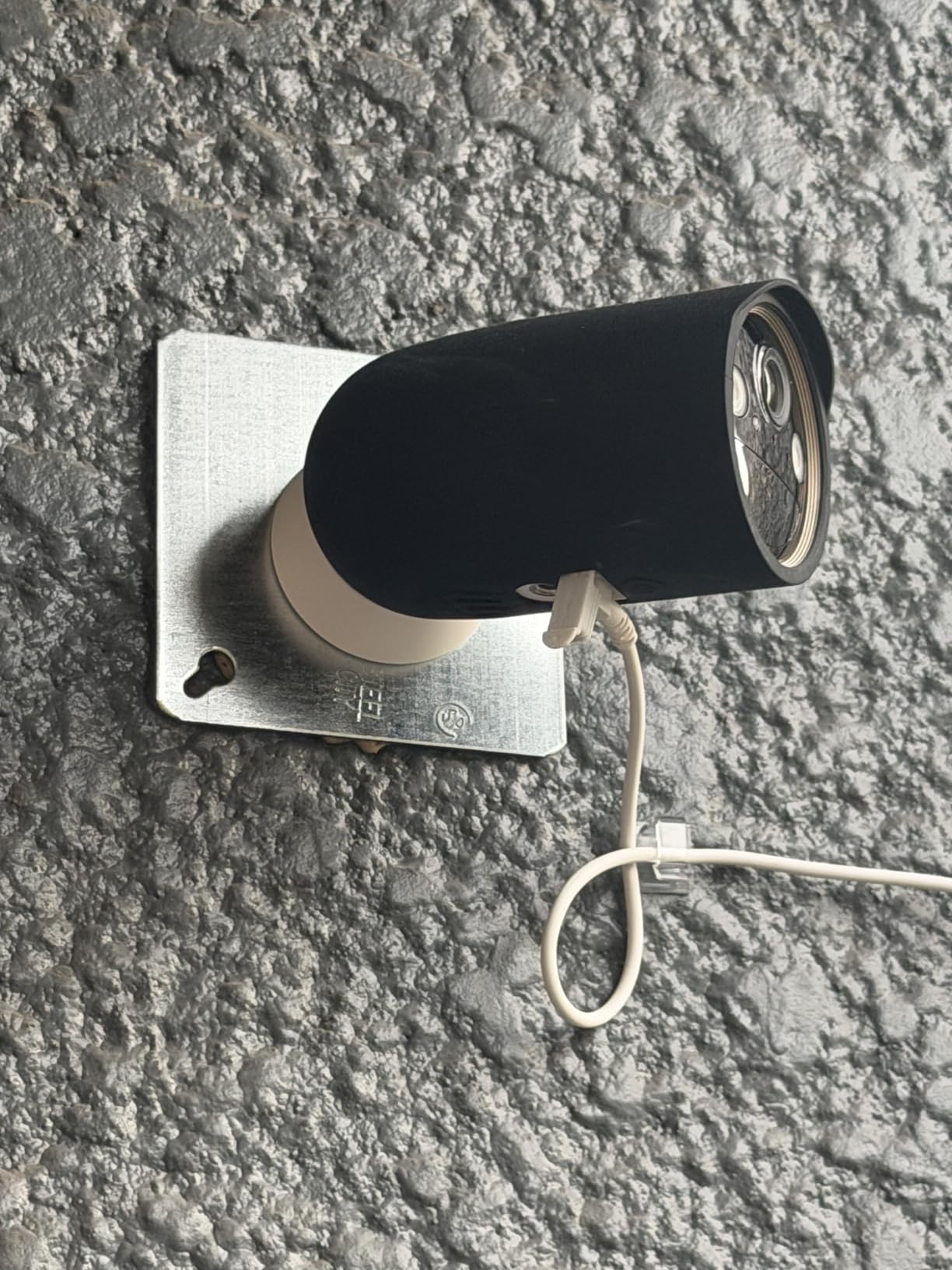 Tapo MagCam 4K Outdoor Wireless Security Camera - Battery Power with Solar Charging, Magnetic Mount, Person/Vehicle Detection, Subscription-Free Local or Optional Cloud, Works with Alexa, C460 KIT customer photo 1