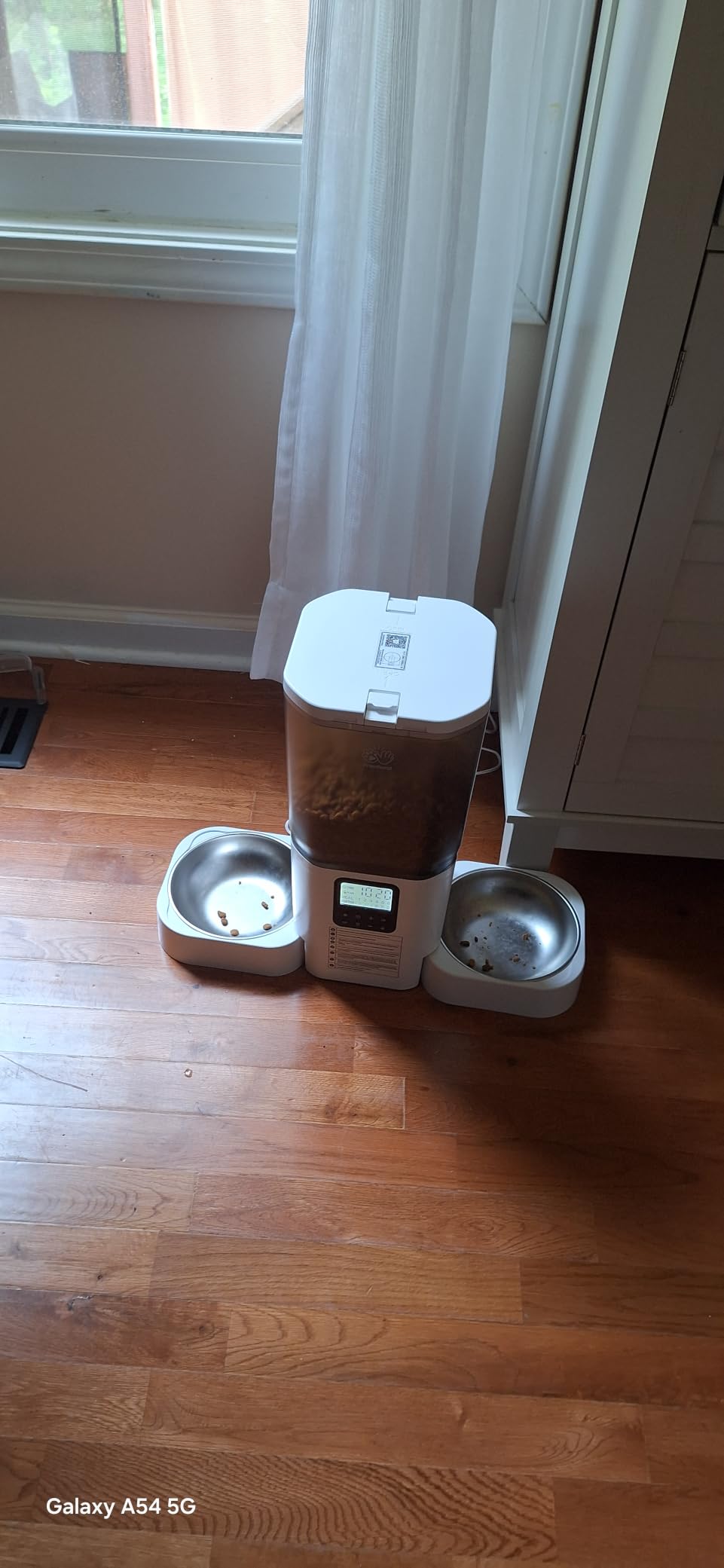 Frienhund Automatic Cat Feeder with Two 1080P Camera for 2 Cats: 7L Automatic Dog Feeder with Night Vision & Slow Feed, 5G WiFi Auto Cat Food Dispenser for Multiple Pet, Detachable for Clean(ACF180W-C) customer photo 1
