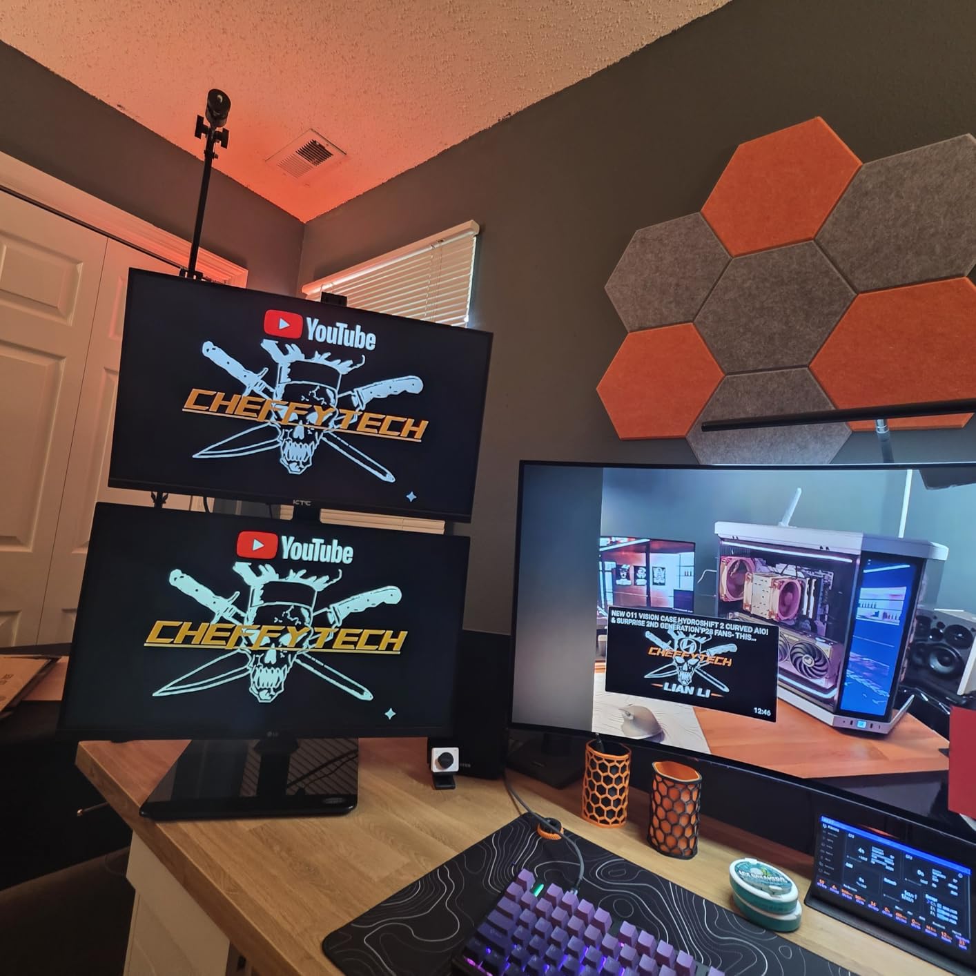 HUANUO Dual Monitor Stand for 13 to 34 Inch, Max Load 44 lbs, Vertical Monitor Mount, Freestanding Monitor Riser with Swivel, Tilt, Rotation, 13 Height Settings, Max VESA 100x100 customer photo 2