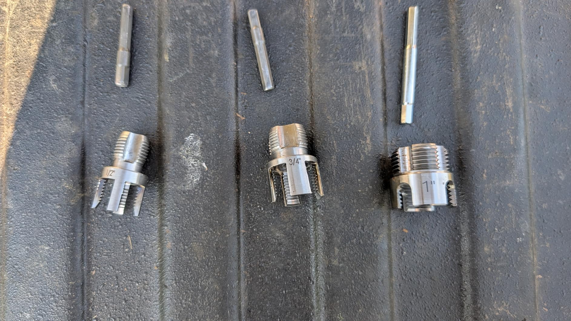 PVC Pipe Threader Set 1/2, 3/4 and 1 Inch | Integrated internal and external pipe threading tool, drill compatible, for plumbing repair PVC pipes and DIY projects customer photo 1