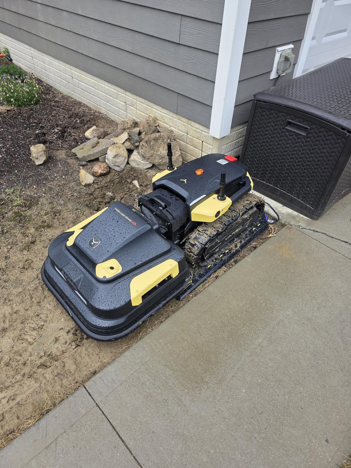 YARBO Upgraded Robot Lawn Mower Pro with Modular Design for Large Yards | Dual 300W Motors, 6 Acres, AI Vision + RTK Navigation, 70% Slope customer photo 1