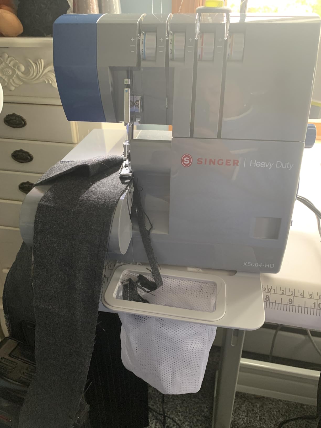 SINGER HD0500S Heavy Duty Serger Overlock Sewing Machine, Classic Black | 2/3/4 Thread, 6 Stitch Types, 1300 Stitches/Min, LED Light, Free Arm, Differential Feed, Metal Frame customer photo 1