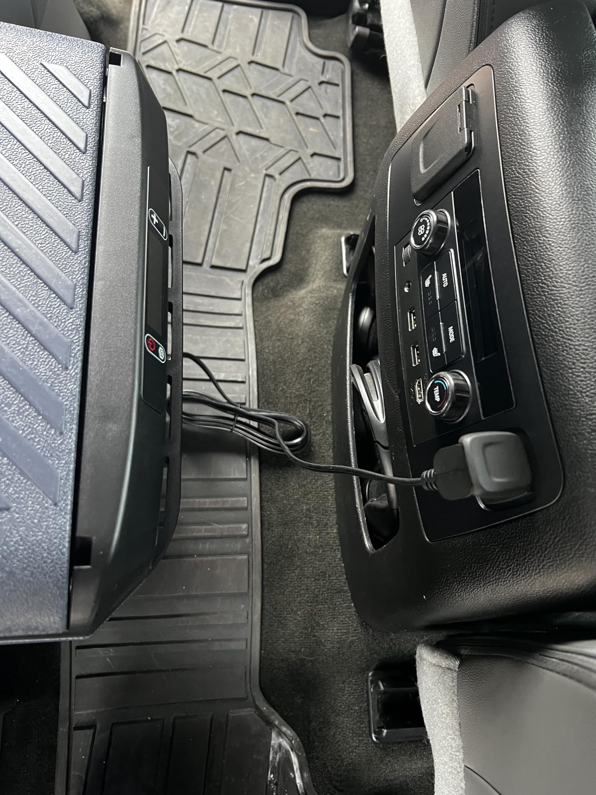 BODEGA 12 Volt Car Refrigerator, 26QT Portable Freezer IPX4 Waterproof Car Fridge Electric Cooler Ultra-Quiet for Truck Van Camping Travel 12/24V DC 110~240 Volt AC, -4℉~68℉ customer photo 1