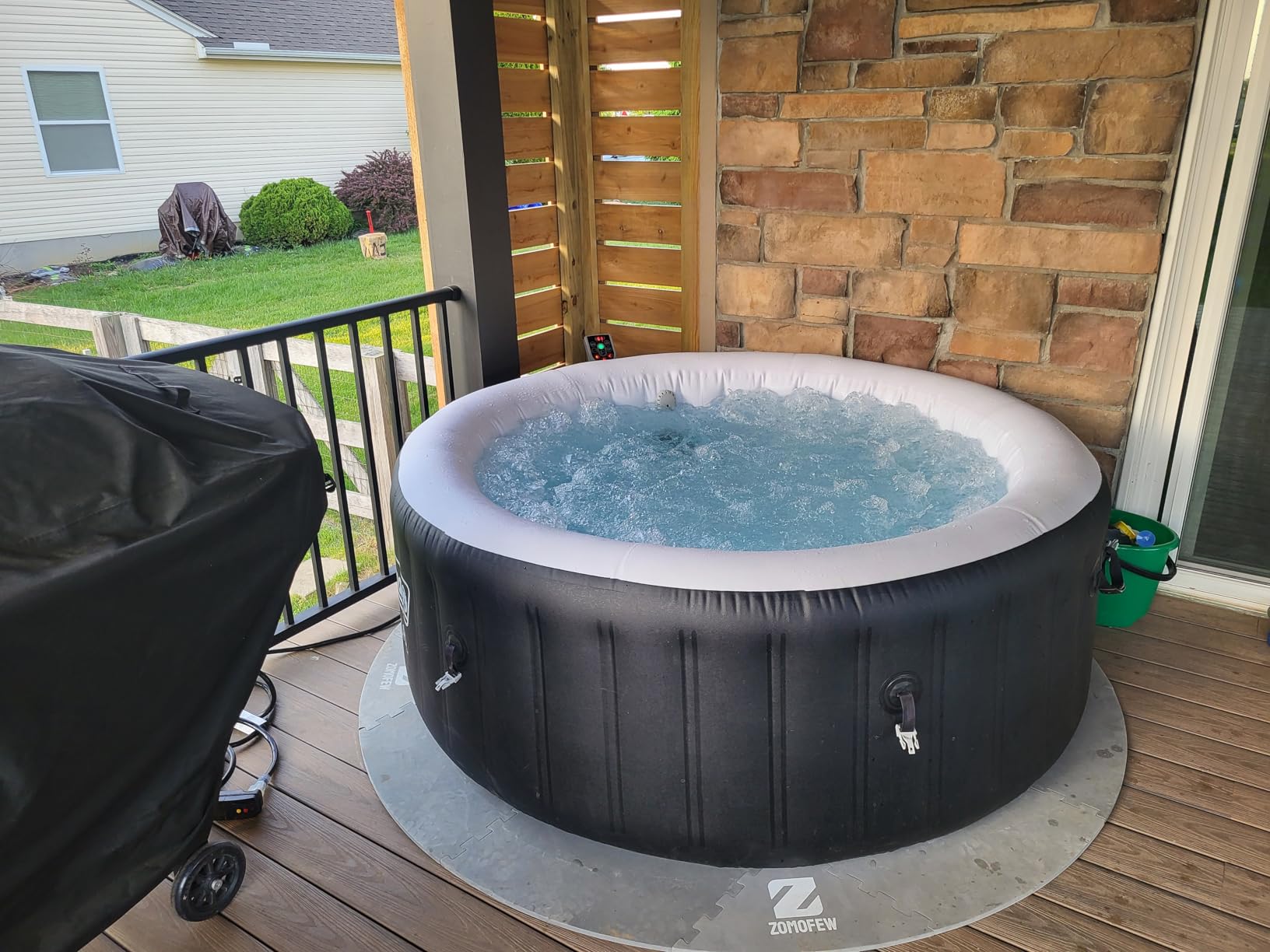 Coleman Miami 2 to 4 Person Inflatable Hot Tub, Round Energy-Efficient Portable Outdoor Spa with 120 AirJets, 71