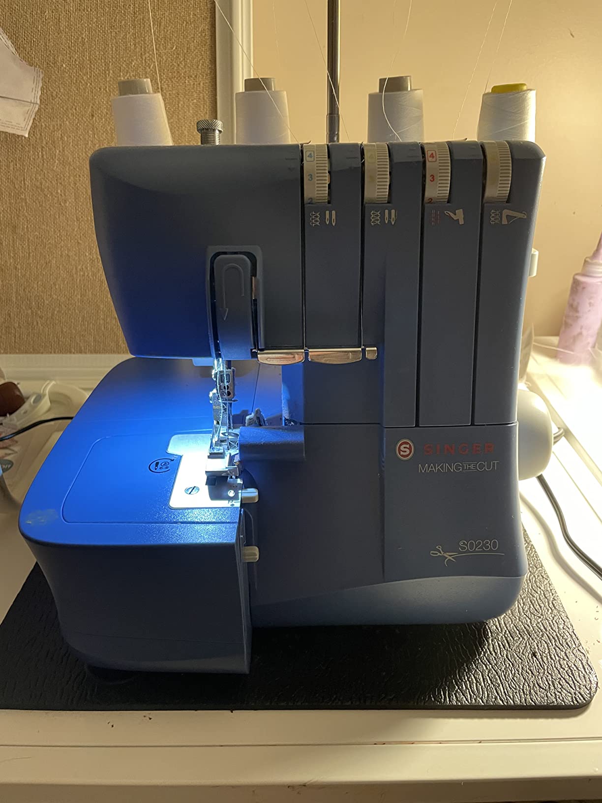 SINGER S0230 Navy Blue Overlock Serger | 2/3/4 Thread Capability | 1300 Stitches/Min | Color-Coded Threading, Differential Feed, Free Arm, Accessories Included customer photo 2