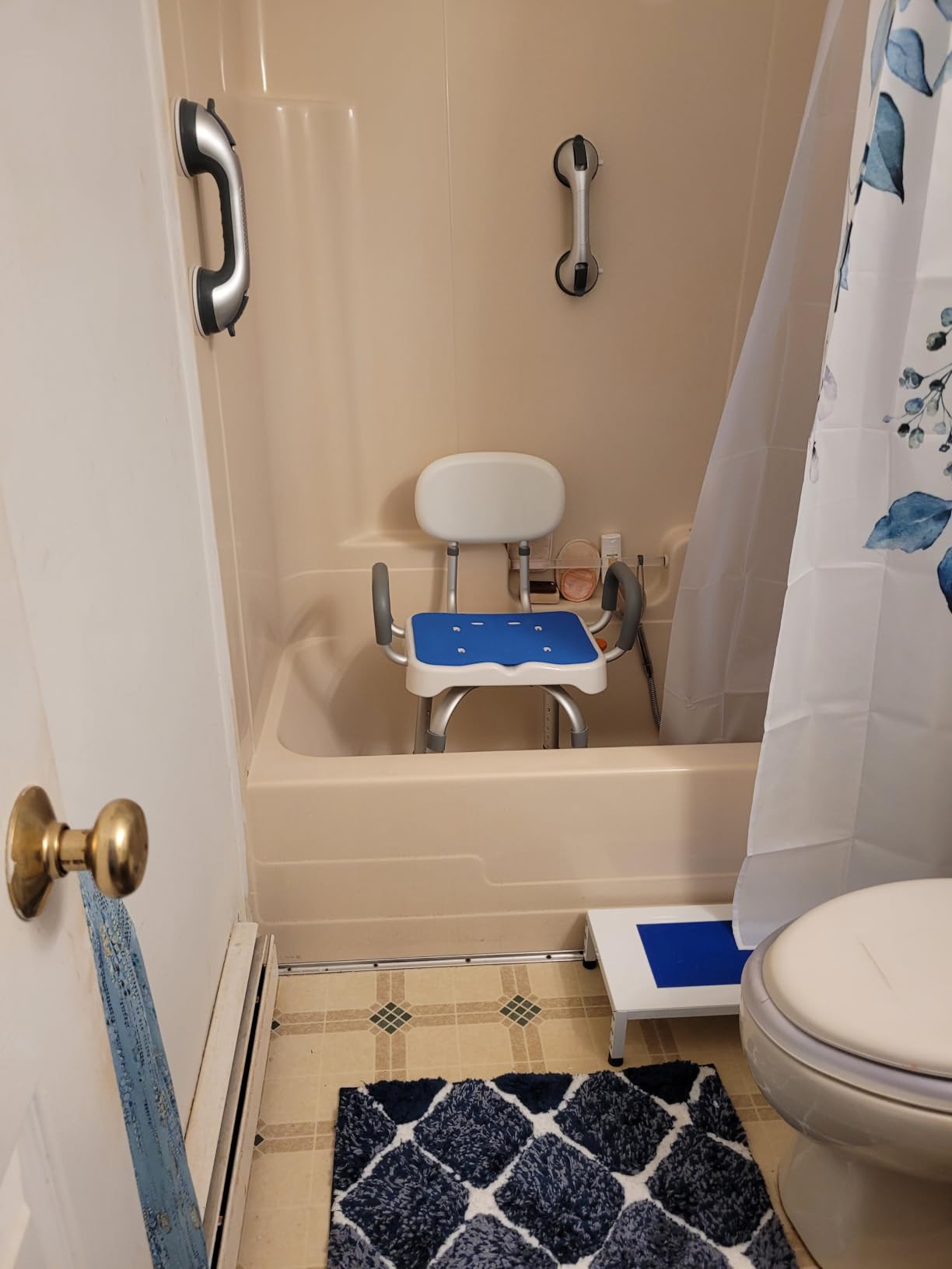 KingPavonini 360° Swivel Shower Chair for Inside Shower, 550 LB Heavy Duty | Stable Flat Tube Frame, Shower Chair for Elderly and Disabled, 360° Swivel with 90° Lock, M-Shaped Anti-Slip Seat, Tool-Free customer photo 1