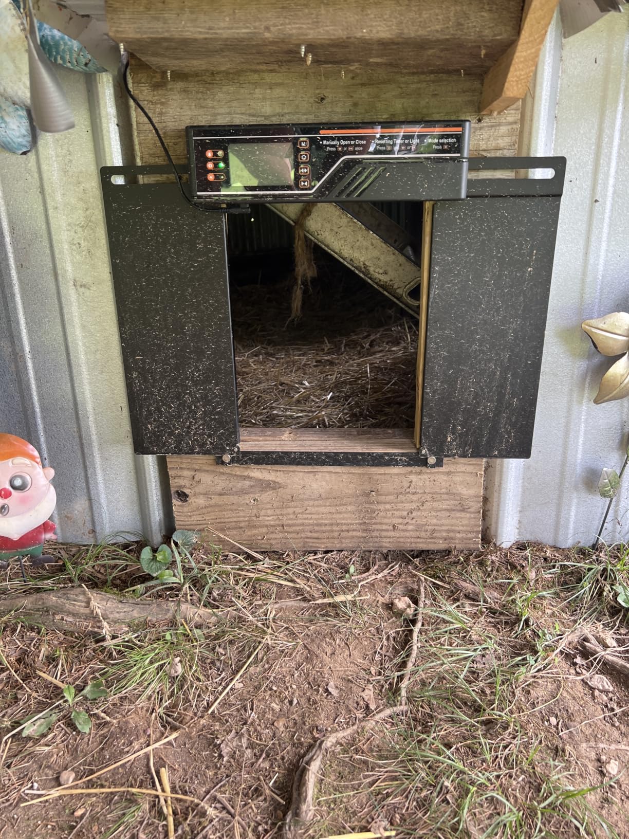 7W Solar Powered Large Automatic Chicken Coop Door, 4Modes Aluminum Horizontally Dual-Door Design with Timer & Light Sensor, Auto Chicken Door with Remote Control, Excellent Anti-Pinch customer photo 2