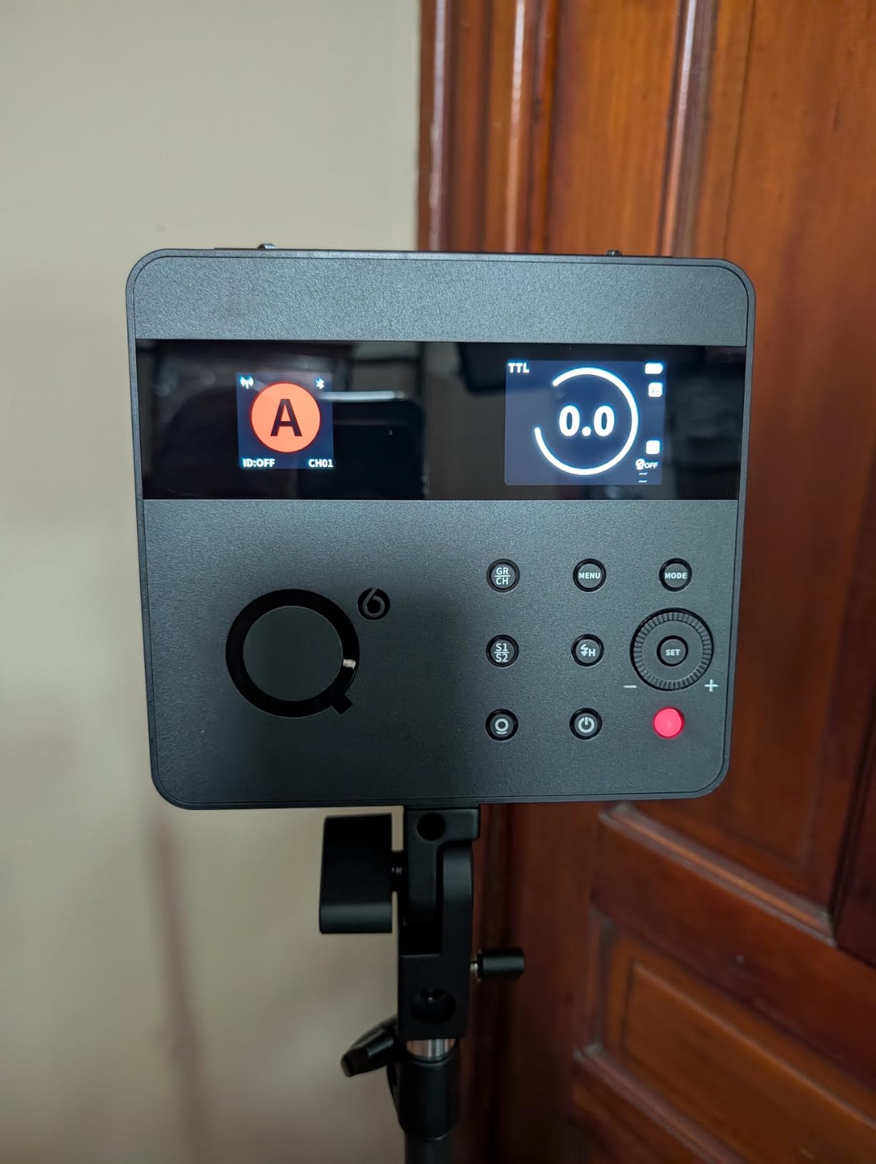 NEEWER Q4PRO 400Ws 2.4G TTL Outdoor Studio Flash Strobe, Compatible with Godox, APP Control Light, 1/8000 HSS 6000K 2800mAh Dual Screen Monolight Bowens Mount/0.01-1s Recycle/30W Modeling Lamp customer photo 1