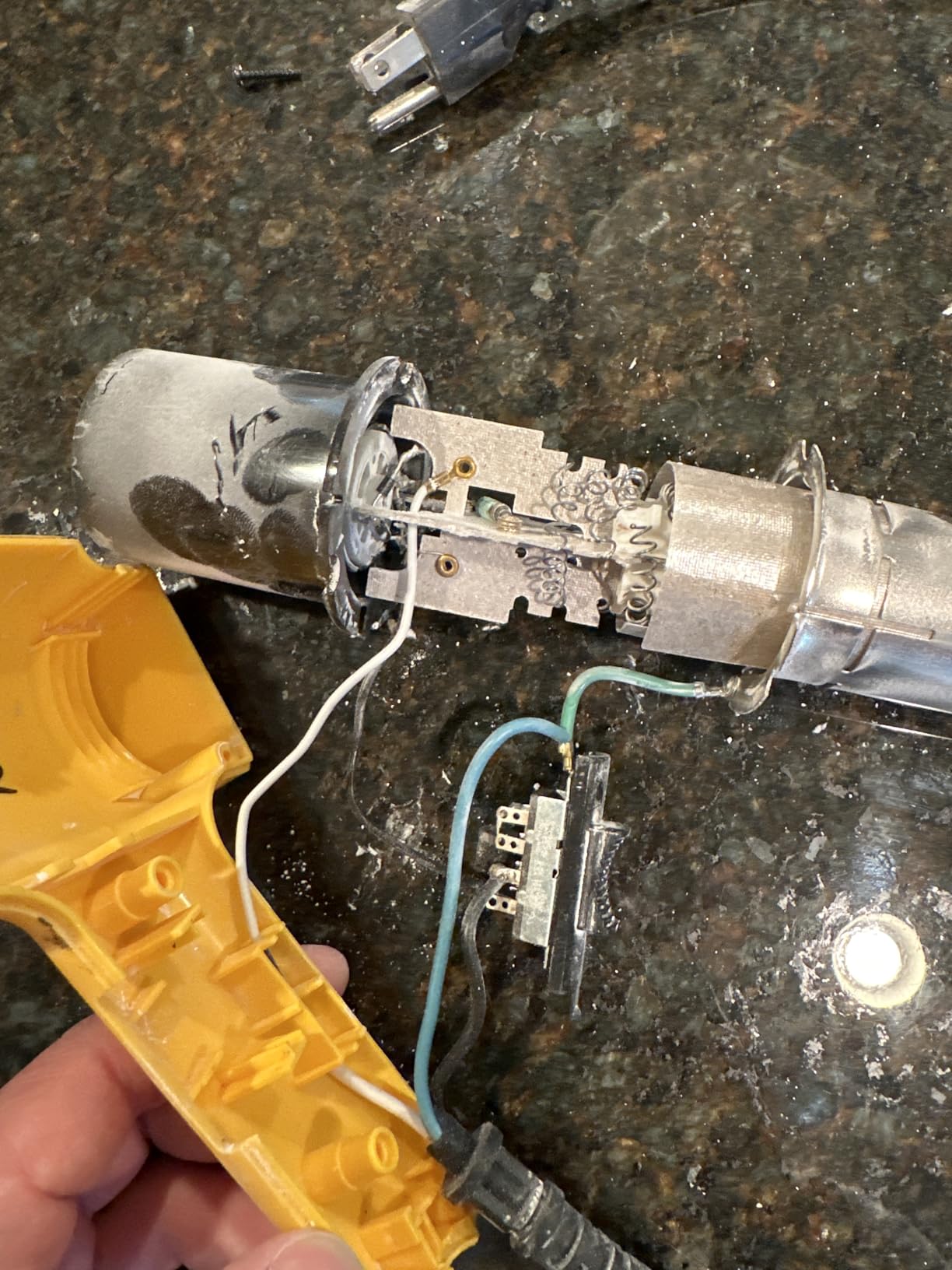 Wagner Spraytech 0503008 HT1000 Heat Gun, 2 Temp Settings 750ᵒF & 1000ᵒF, Great for Soften Paint, Caulking, Adhesive, Putty Removal, Shrink Wrap, Bend Plastic Pipes, Loosen Rusted Nuts Bolts, Yellow customer photo 1
