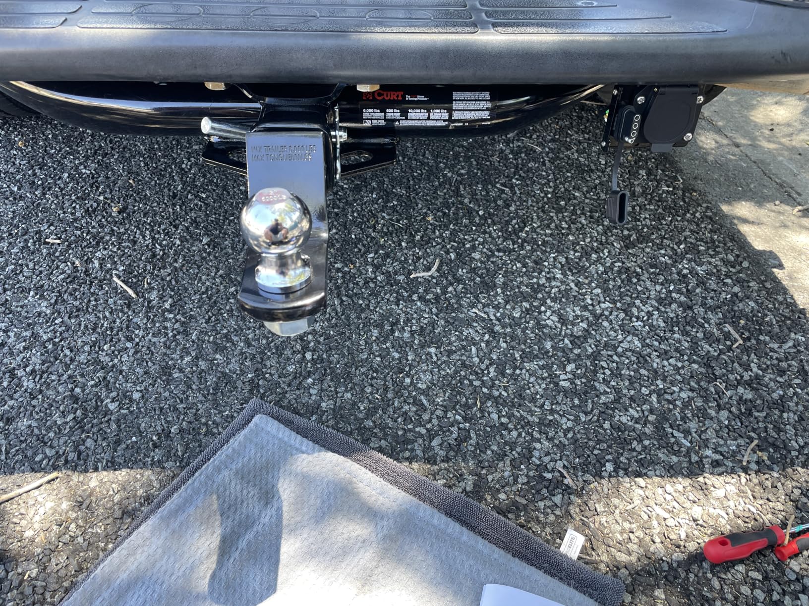 CURT 13322 Class 3 Trailer Hitch, 2-Inch Receiver, Round Tube Frame, Compatible with Select Chevrolet Silverado, GMC Sierra 1500, 2500, Black customer photo 1