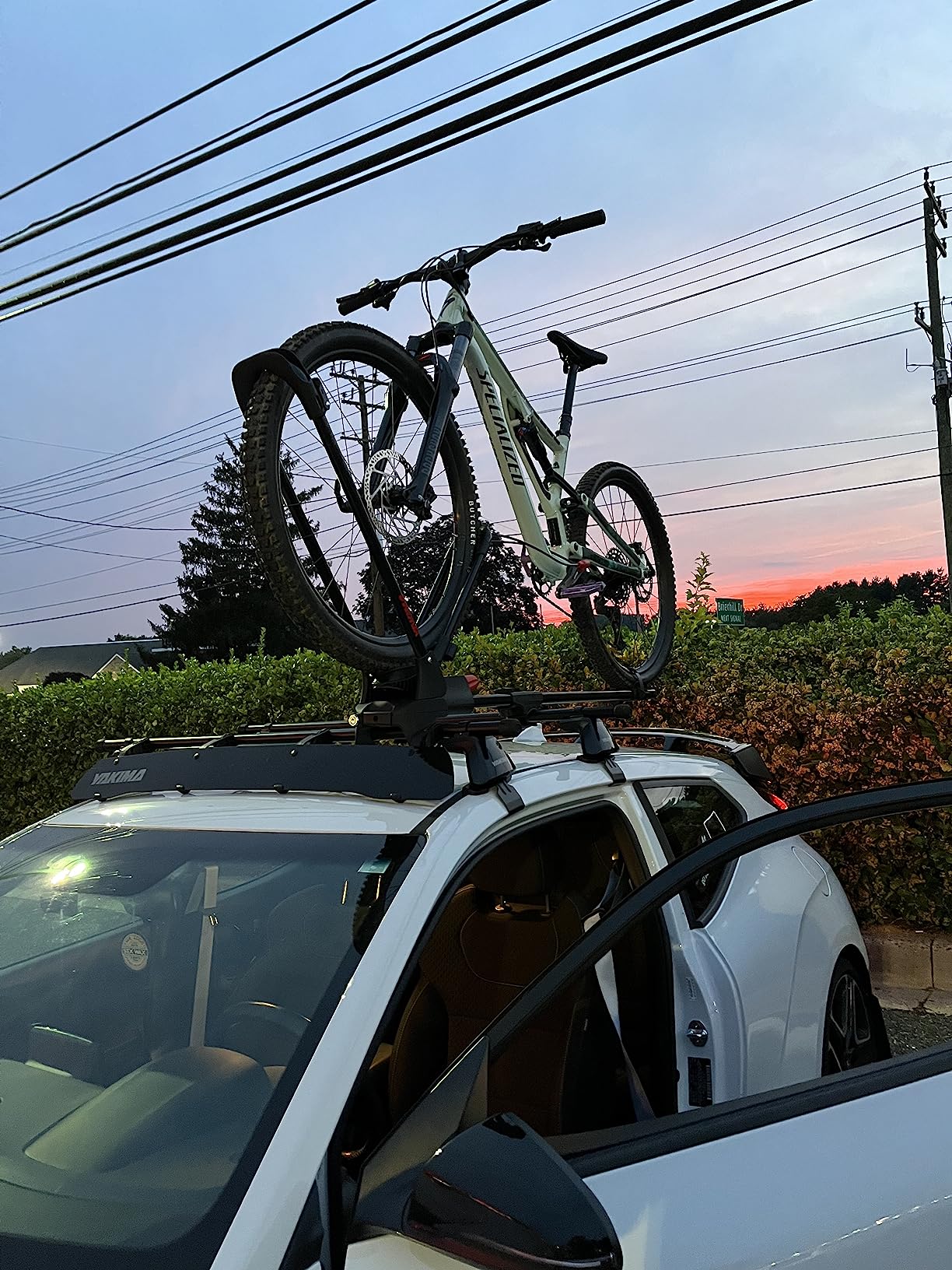 Yakima Rooftop Bike Rack Mount, Heavy-Duty Car & SUV Roof Carrier, FrontLoader, Black - Bicycle Storage Equipment and Accessories for Vehicles customer photo 2