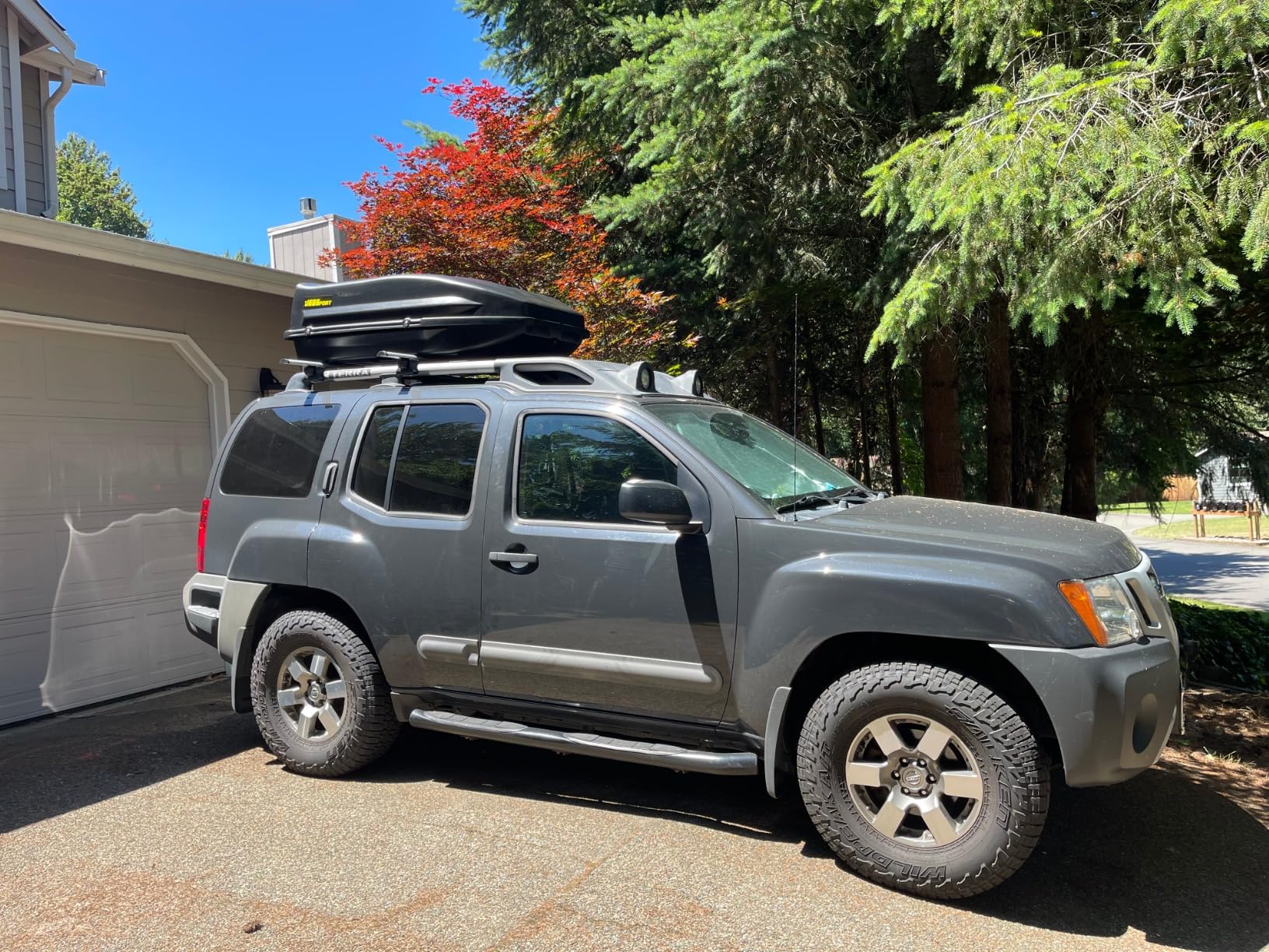 Apex Universal Aluminum Roof Cross Bars, Side Rail Mounted with Adjustable Knobs and Key-Locking Design, Fits Most Minivans, SUVs and Car Roof Rails customer photo 1
