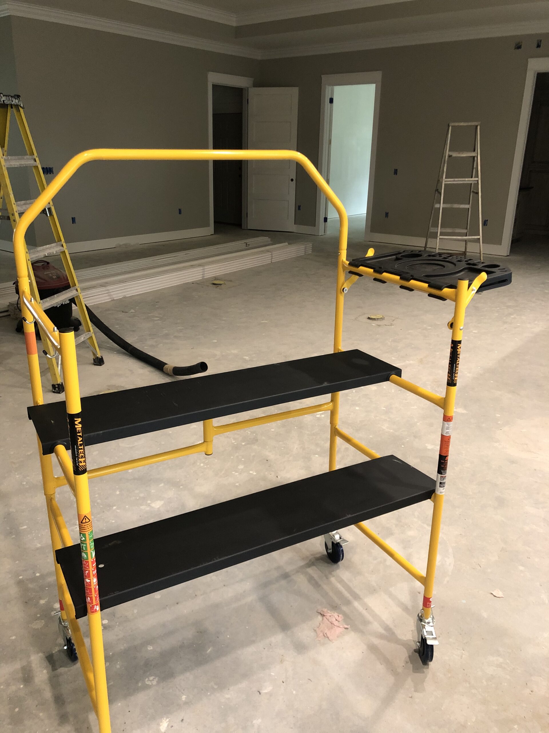 MetalTech 4 Ft Scaffolding Platform, Adjustable, Foldable and Rolling Scaffold Platform with 4-Inch Locking Wheels for Construction & DIY Projects customer photo 2