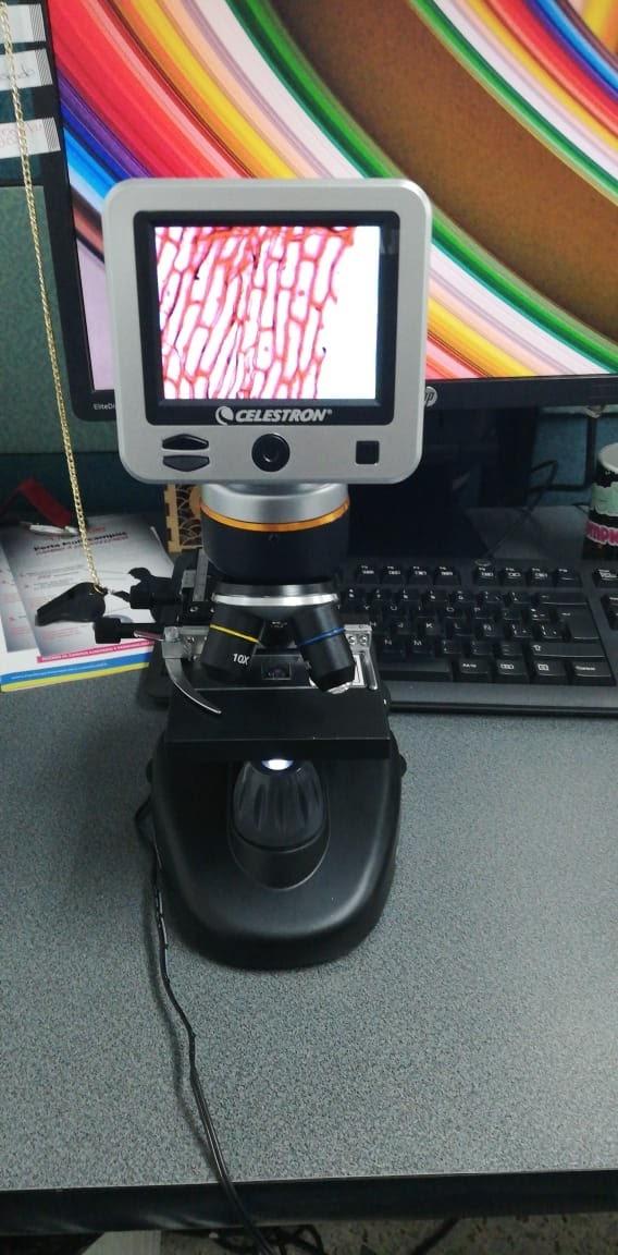 Celestron LCD Digital Microscope II with 3.5-Inch Rotating LCD Touchscreen customer photo 2