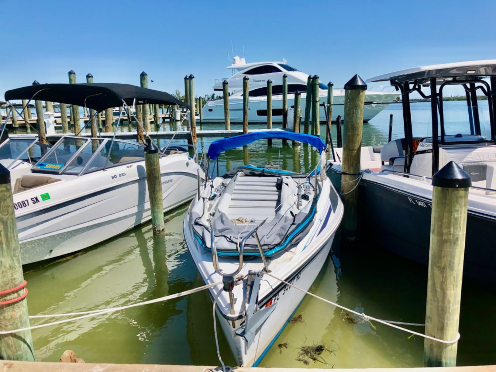 INTEX Mariner Inflatable Boat Series: Includes Deluxe Boat Oars and High-Output Pump - SuperTough PVC - Wear-Resistant Keel - Removable Fishing Rod Holders - Heavy Duty Grab Handle customer photo 1