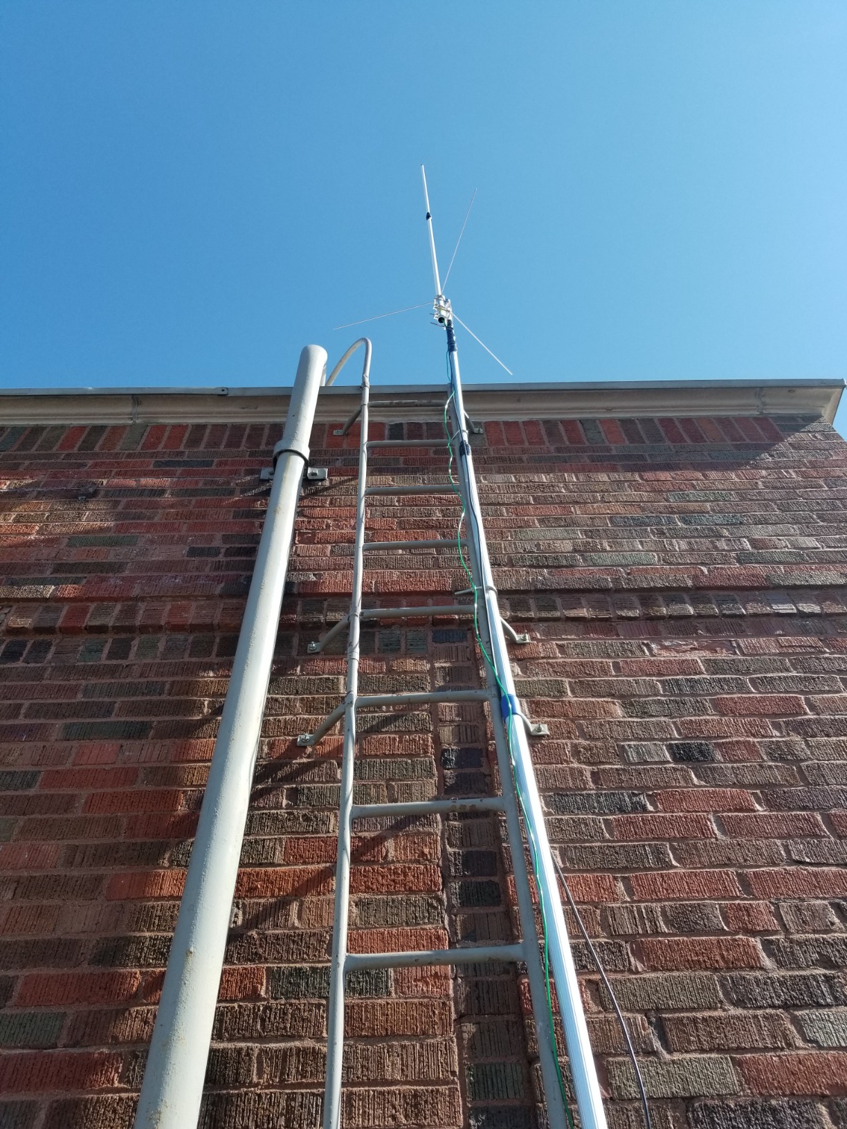 Comet GP-6 Dual-Band Base Antenna 2m/70cm 144/440 MHz Heavy-Duty Fiberglass VHF/UHF Vertical Antenna for Amateur Ham Radio Base Stations customer photo 1