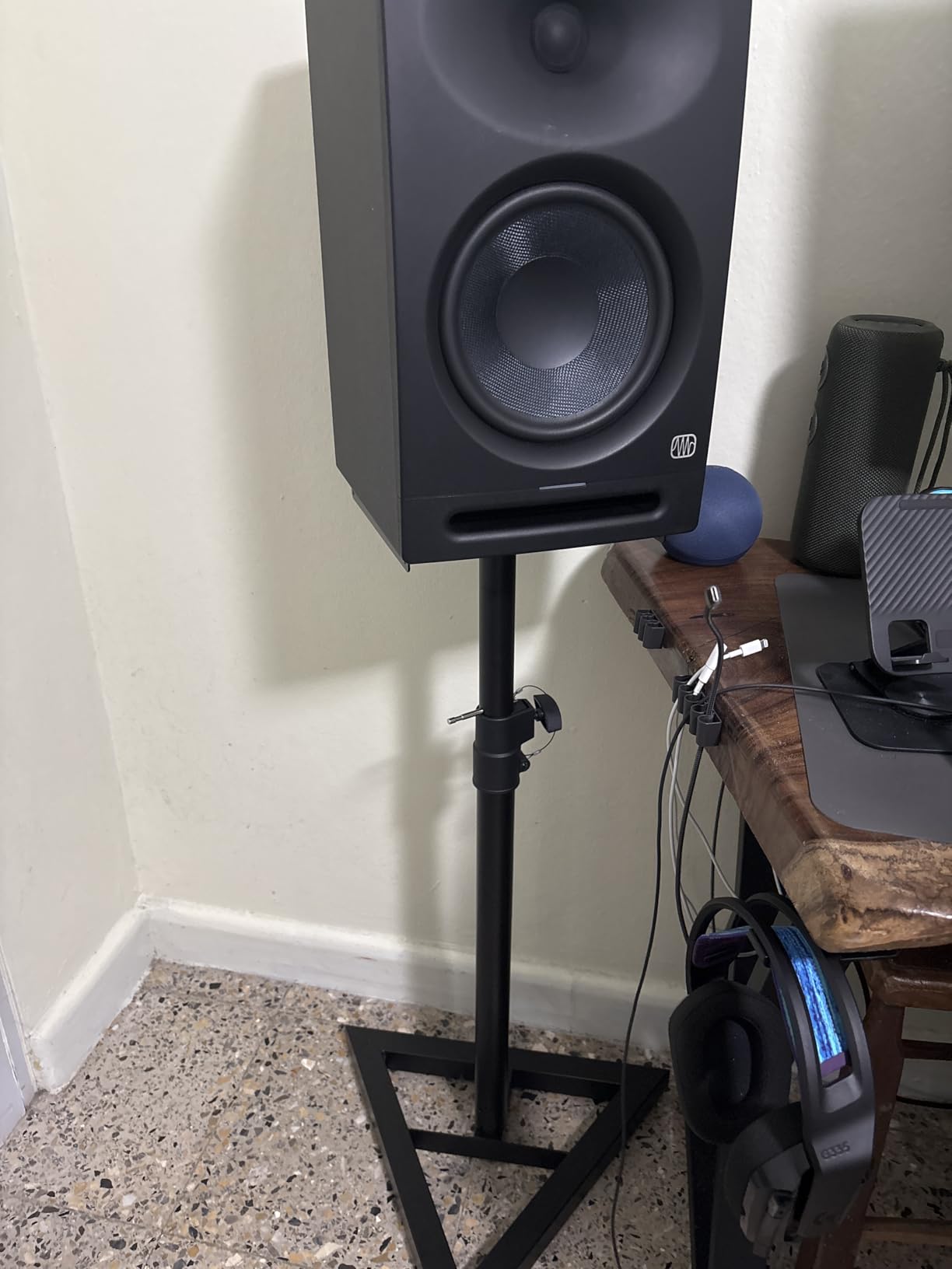 AxcessAbles Studio Monitor Speaker Stands Pair. 80lb Capacity per Stand. Adjustable Height 26 to 42. Metal Constructed Stands Ideal for Surround Sound, Bookshelf and Monitoring Speakers customer photo 1