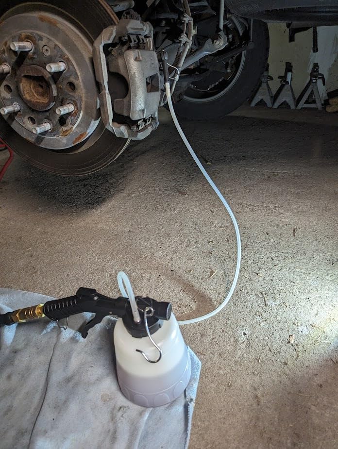 Titan 51885 1-Liter Vacuum Brake Fluid Bleeder customer photo 2
