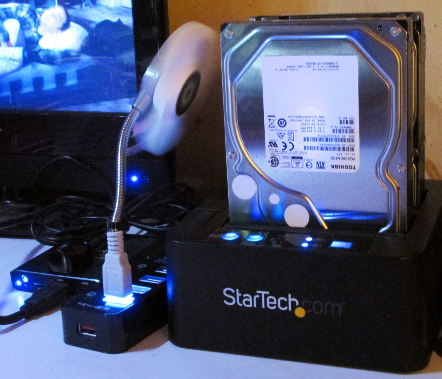 StarTech.com Standalone Hard Drive Duplicator, External Dual Bay HDD/SSD Cloner/Copier, USB to SATA III Docking Station customer photo 2