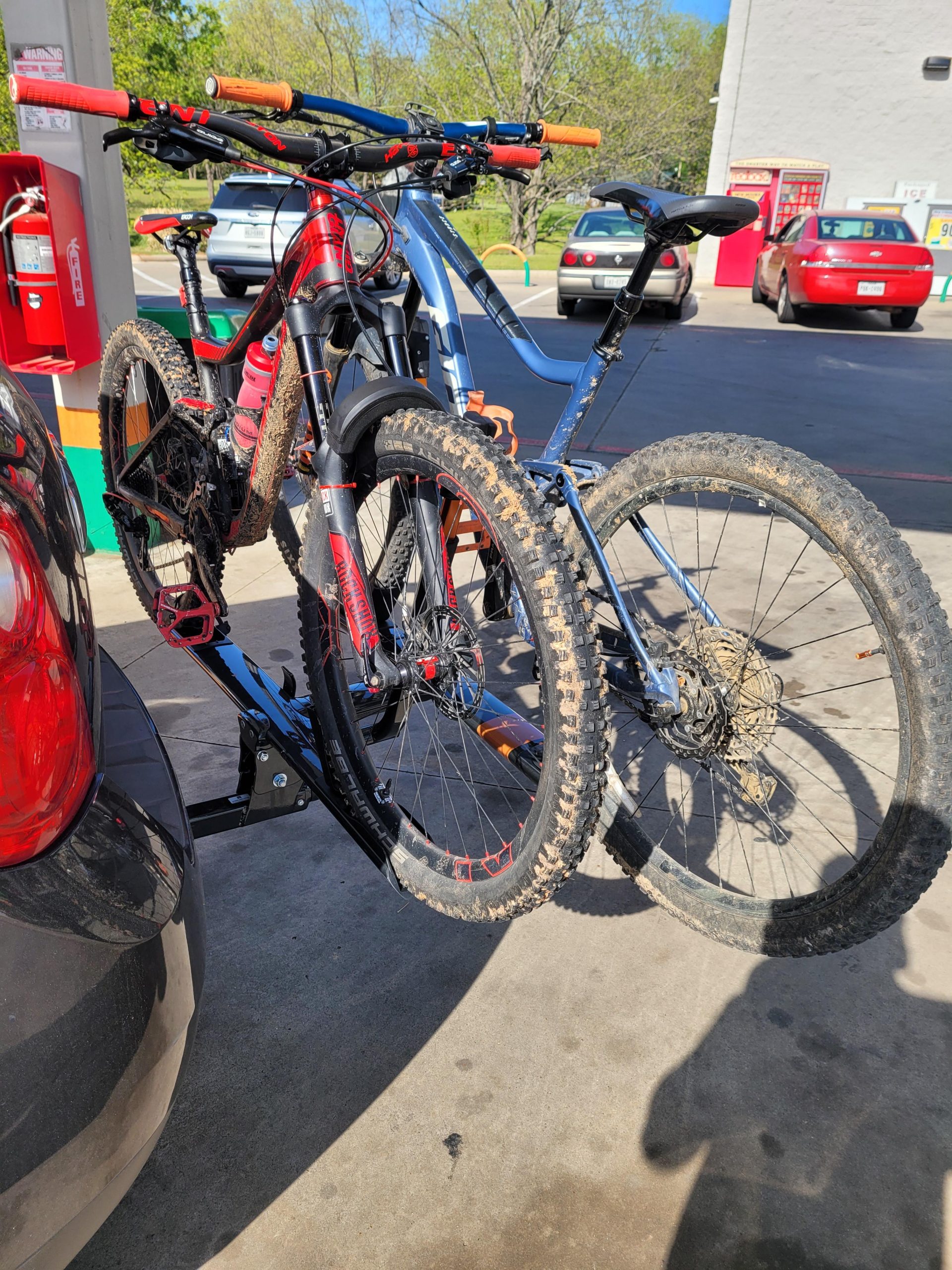 KUAT Sherpa 2.0 Durable Lightweight Aluminum Compact 2 Bike Transporting Hitch Rack with Cable Lock & Foldable Tire Cradles | Capacity - 40 Lbs per Tray customer photo 2