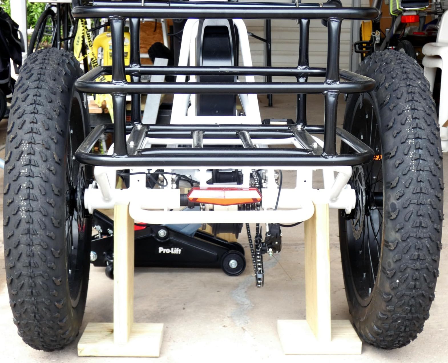 Pro-LifT F-2315PE Grey Hydraulic Trolley Jack Car Lift with Blow Molded Case-3000 LBS Capacity, 12 Inch, Black customer photo 2