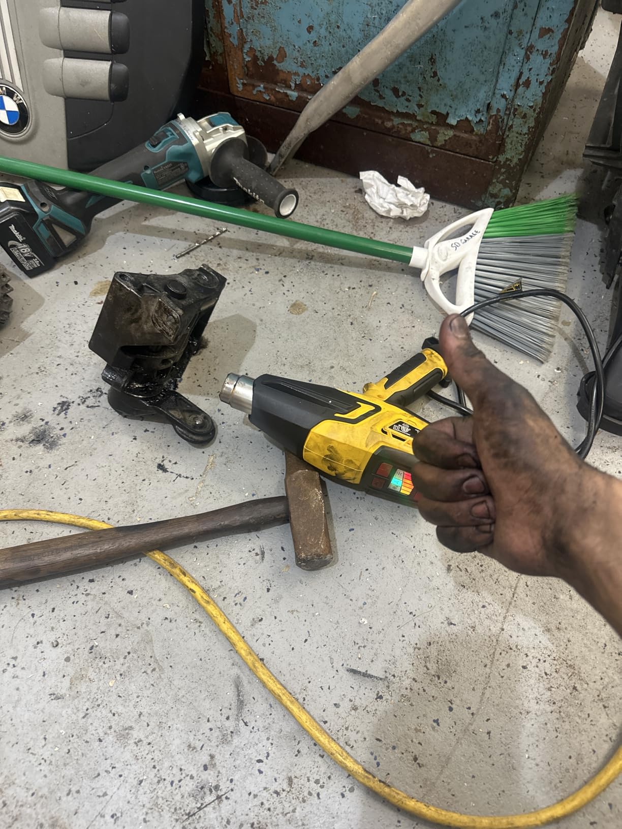 Wagner Spraytech 0503063 FURNO 500 Variable Temp Heat Gun, 2 Nozzles & 12 Temperature Settings Ranging 150°F-1200°F, Electric Heat Gun for Paint Removal, Bending PVC, Crafts and More customer photo 2