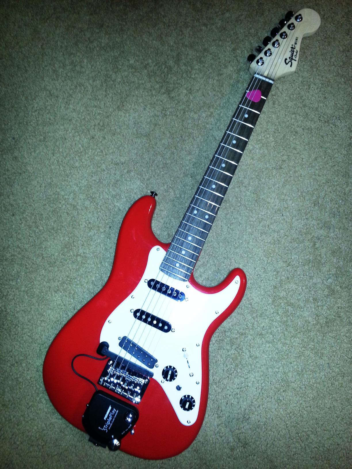Squier by Fender Mini Stratocaster Beginner Electric Guitar, Short Scale, Black customer photo 1