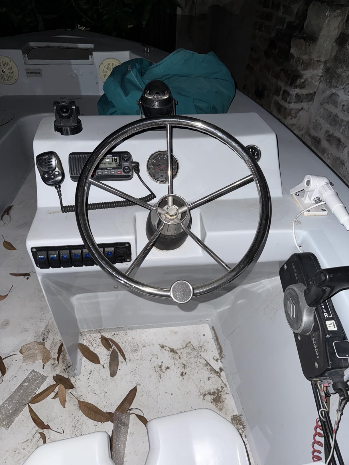 Uniden UM435BK Advanced Fixed Mount VHF Marine Radio, All USA/International/Canadian Marine Channels, 1 Watt/25 Watt Power, Waterproof IPX8 Submersible customer photo 2