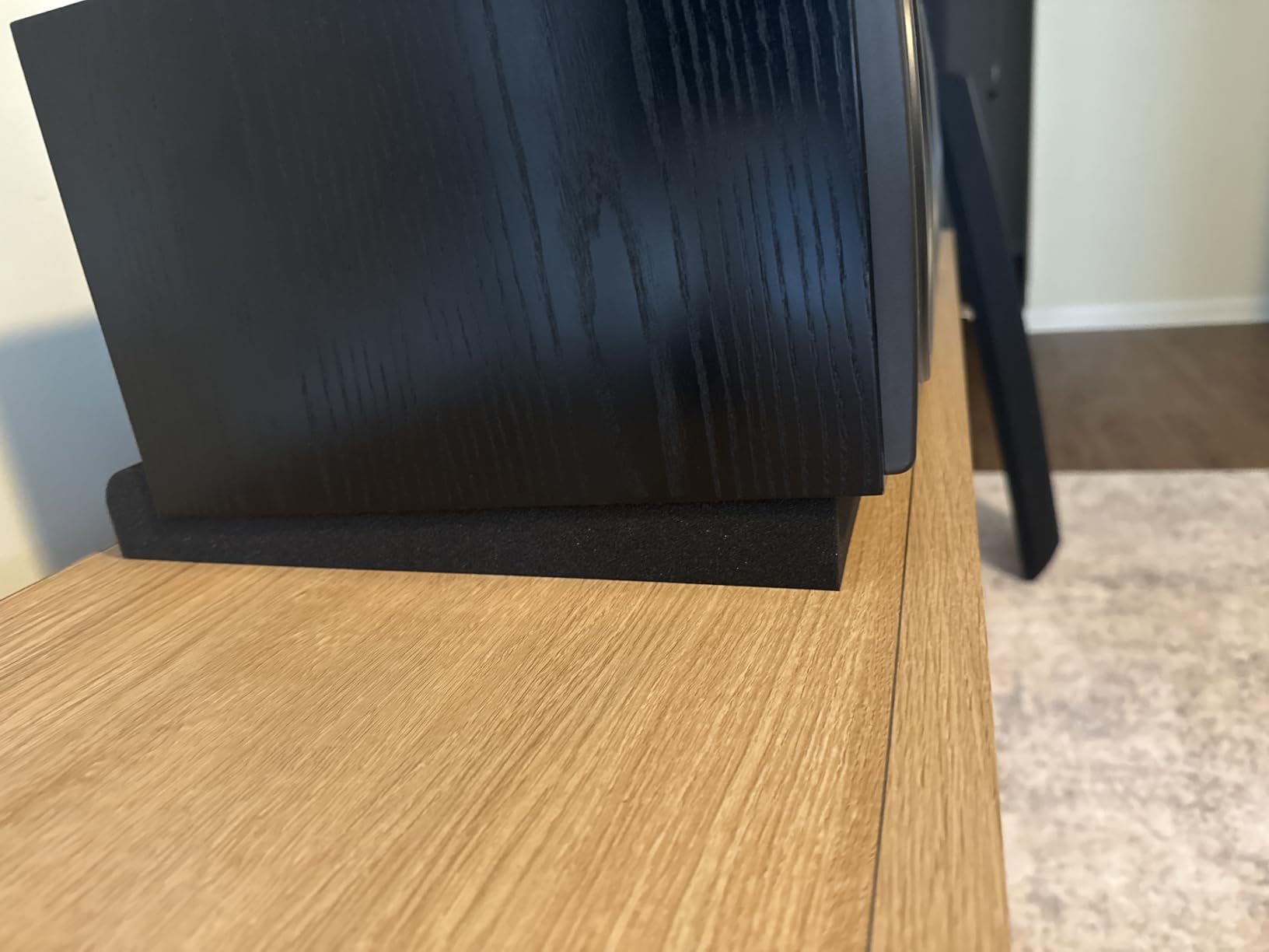 Sound Addicted - Studio Monitor Isolation Pads for 3-4.5 inches Small Speakers, Pair of 2 High Density Dampening Acoustic Stands Foam which Fits Most Bookshelf's and Desktops | SMPad 4 customer photo 2