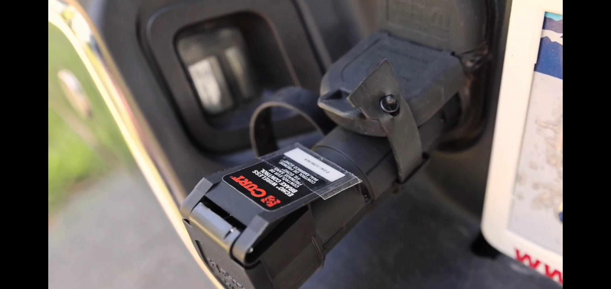 CURT 51180 Echo Mobile Bluetooth Trailer Brake Controller, 7-Way, 1-2 Axles customer photo 1