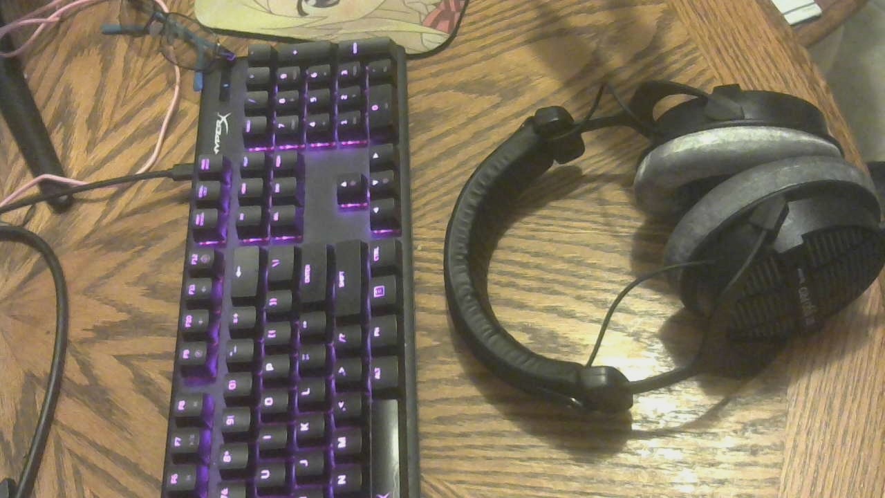 beyerdynamic DT 990 PRO, 80 Ohm, Open Back, Over Ear, Wired Professional Studio Headphones, Gaming, Podcast, Audiophile, Mixing, 3m Straight Cable, Black with Gray Velour Ear Pads customer photo 1