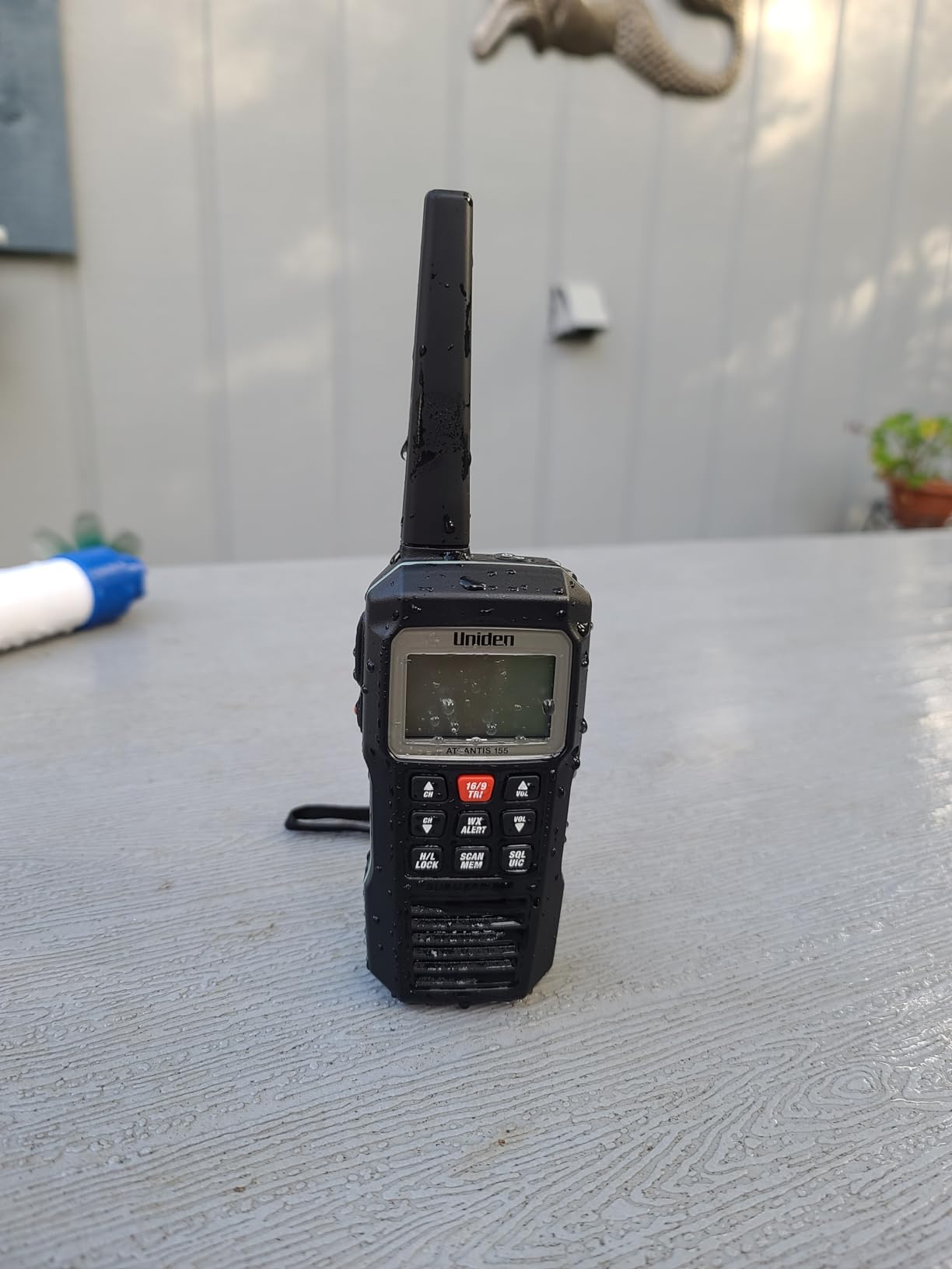Uniden Atlantis 155 Handheld Two-Way VHF Marine Radio, Floating IPX8 Submersible Waterproof, Dual-Color Screen customer photo 1