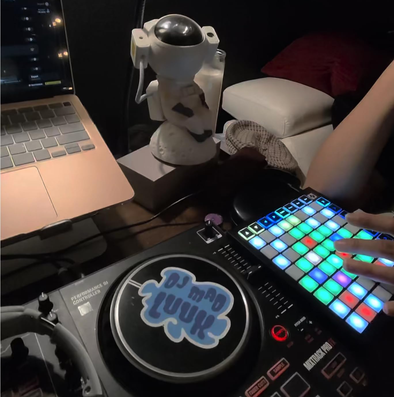Novation Launchpad Mini MK3 USB MIDI Grid Controller | 64 RGB Pads, Ableton Live Clip Launching customer photo 2