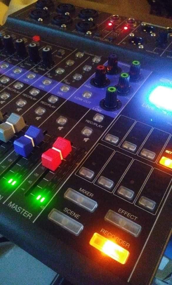 Zoom LiveTrak L-8 Battery Powered Mixer/Recorder for Musicians & Podcasters | 8-channel digital mixer with 12-in/4-out USB interface customer photo 2