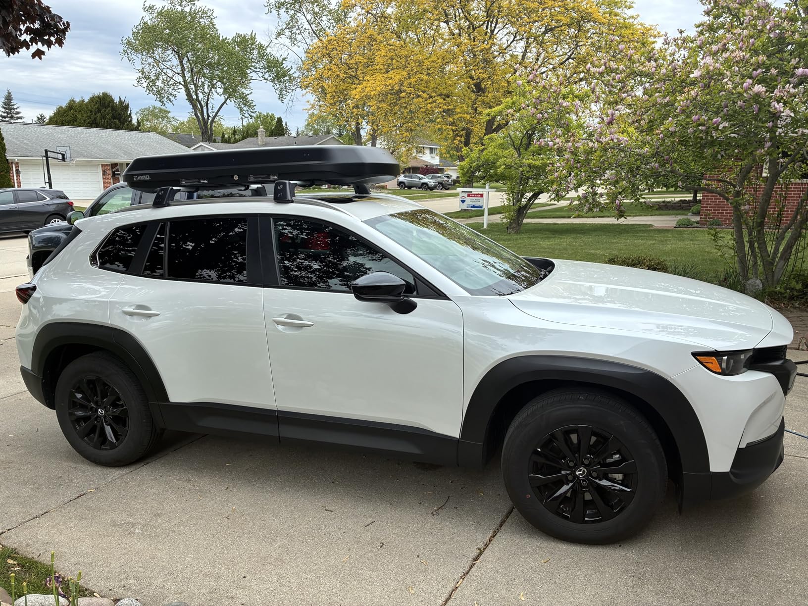 INNO ROOF Box 320 Matte Black 9cu ft, Hard Shell, Low Profile, Dual-Side Opening with Locks customer photo 1