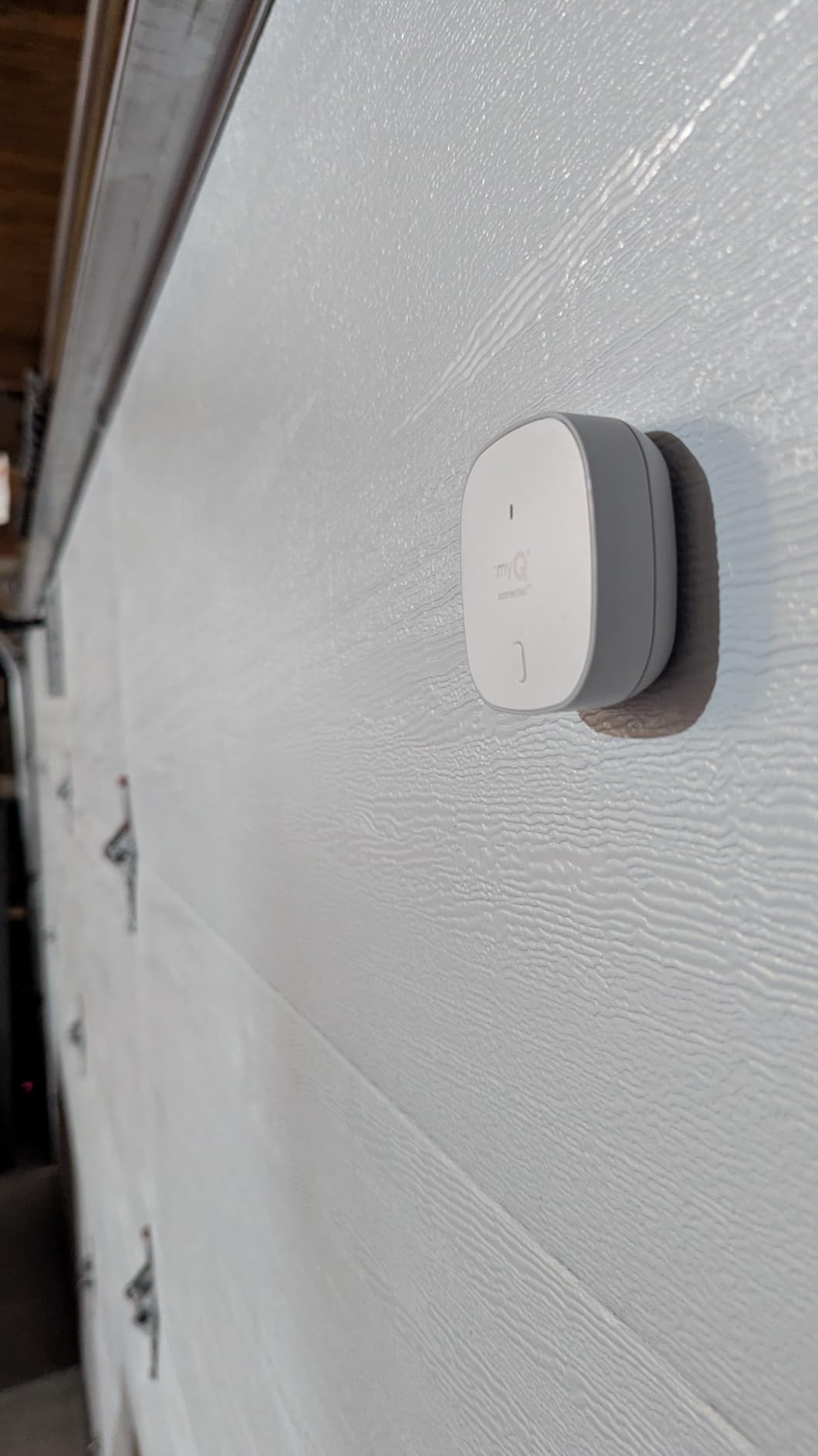 Chamberlain Smart Garage Control - Wireless Garage Hub and Sensor with WiFi & Bluetooth - Smartphone Controlled, myQ-G0401-ES, White customer photo 1