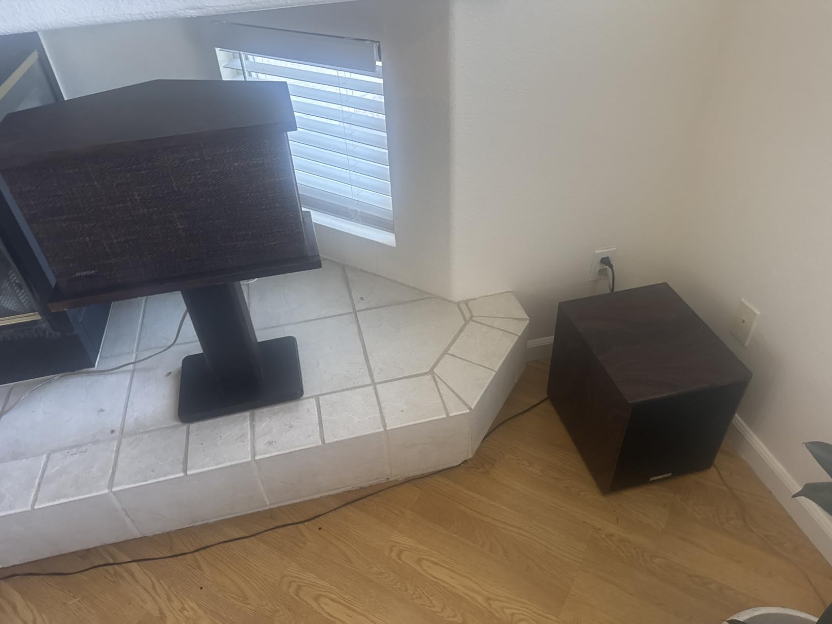 Rockville Rock Shaker 10 Black 600W Powered Subwoofer, Class-D Amp, Adjustable Crossover, MDF Enclosure, for Home Theater and Studio customer photo 2