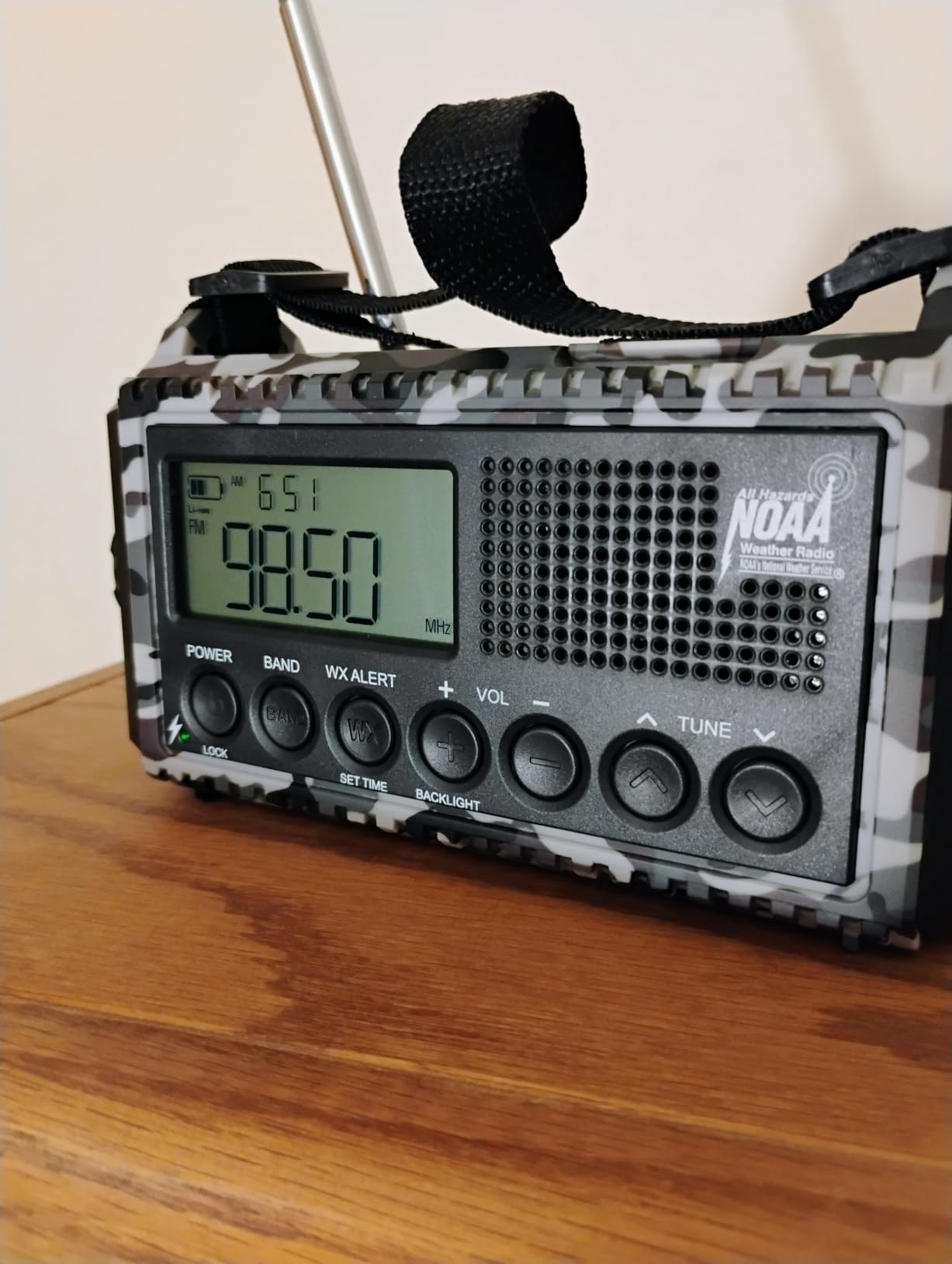 Emergency Radio, 5000mAh/18500mWh Weather Radio, Solar Hand Crank Radio with AM/FM/SW/NOAA Alert, Cell Phone Charger, Headphone Jack, Flashlight and SOS Siren customer photo 1