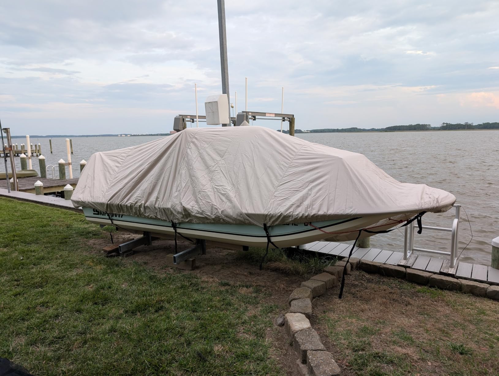Mancro Boat Cover, Heavy Duty 17-19ft Waterproof Trailerable Boat Cover | UV Resistant Marine Grade Outboard Cover Compatible for Bass Boat, Fits Bayliner Tri-Hull V-Hull Fishing Runabout Boat, Black customer photo 1