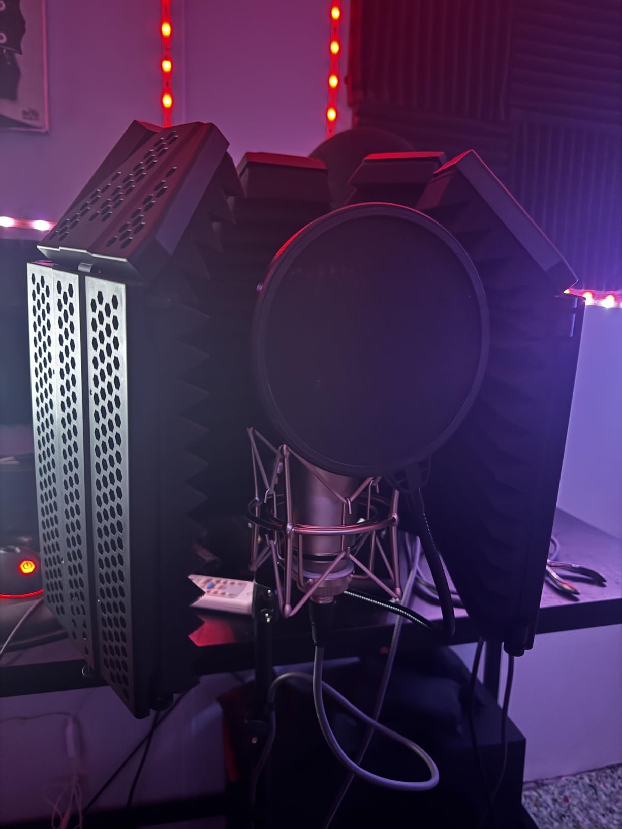 XTUGA MIS02 Recording Microphone Isolation Shield, 5 Panels Soundproof Foam | High Density Pop Filter, Top Enclosed Foldable Soundproof Cover for Condenser Mic Home Studio Equipment, Podcast Recording customer photo 1