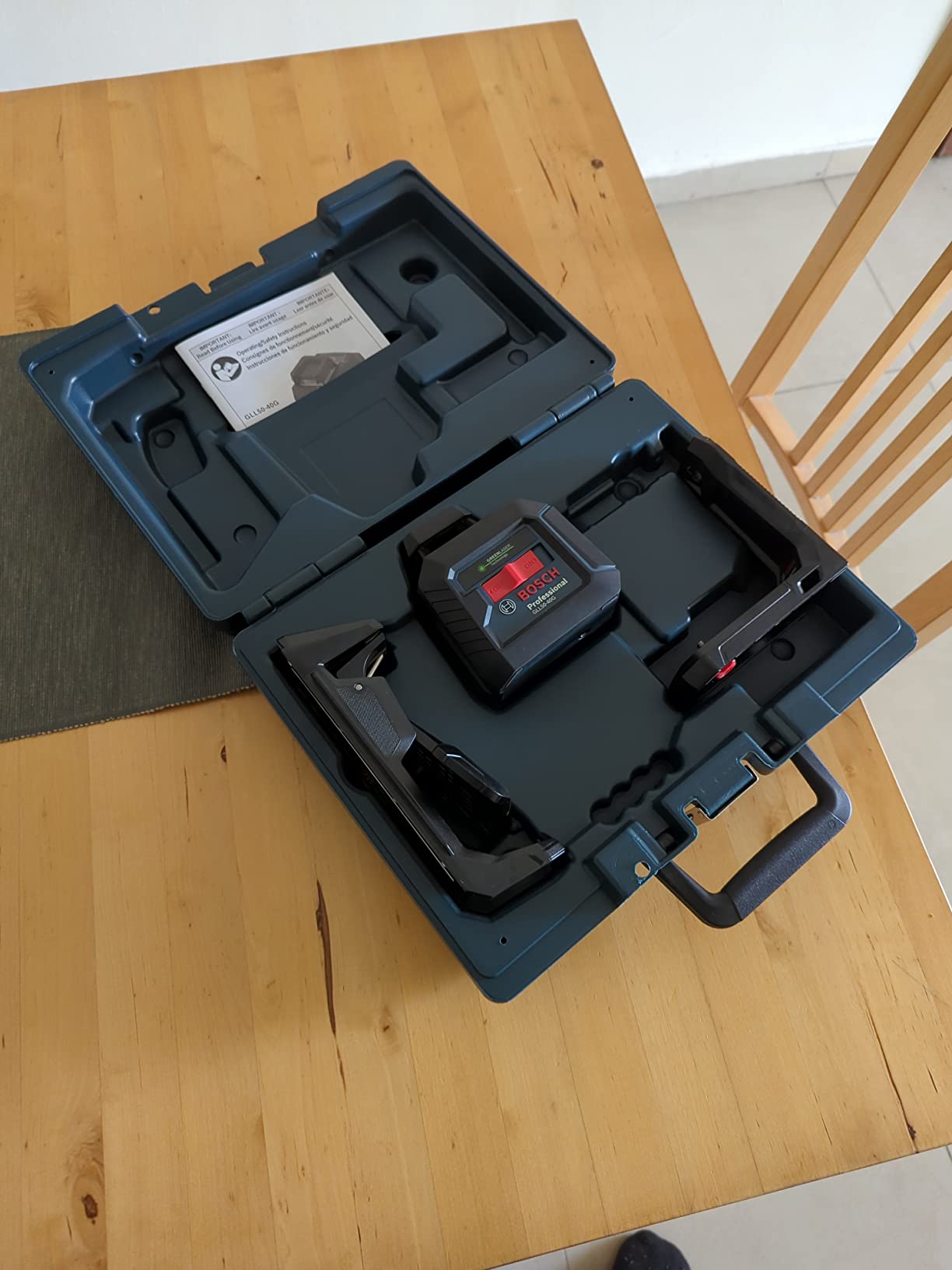 BOSCH GLL50-40G Green-Beam Self-Leveling 360 Degree Cross-Line Laser, Includes 4 AA Batteries, L-Bracket, Ceiling Clip, & Hard Carrying Case customer photo 1