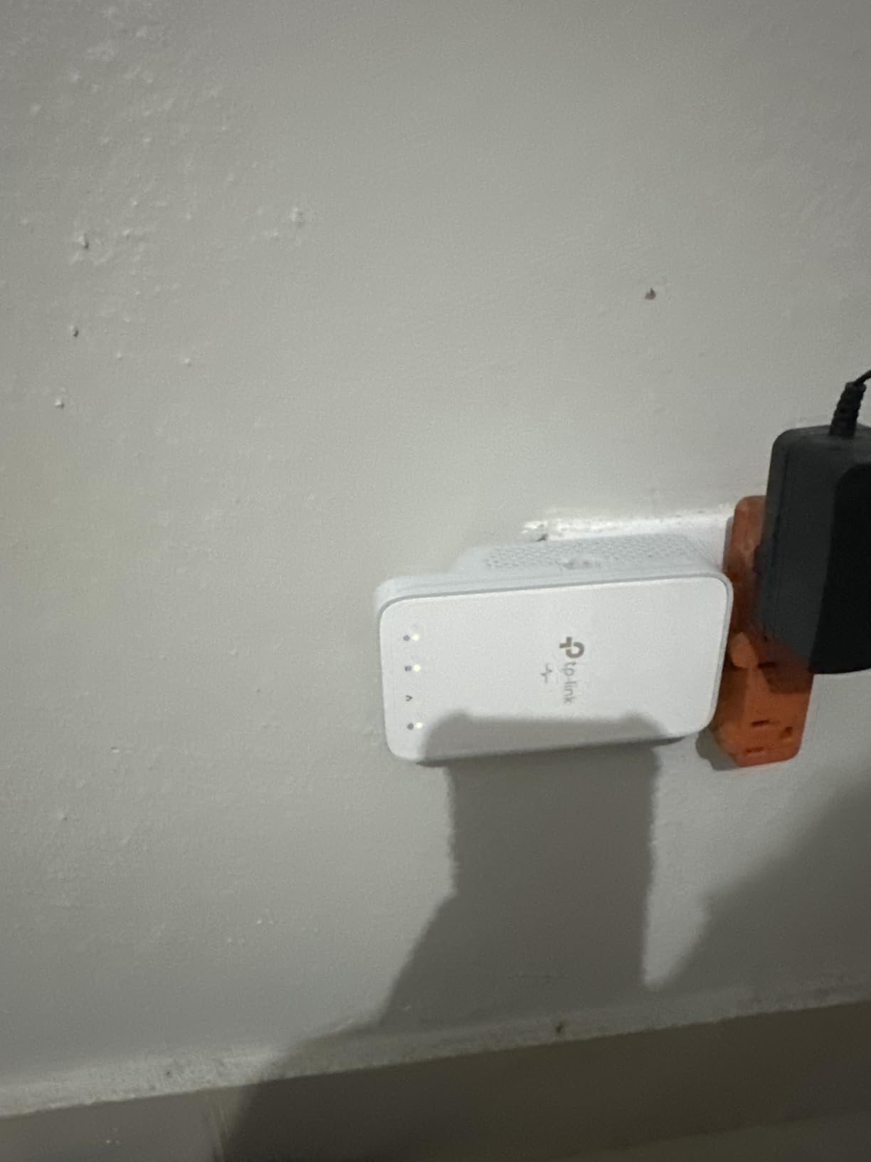TP-Link AV1000 Powerline Ethernet Adapter WiFi Extender Kit, Passthrough | Includes AV1000 Powerline Adapter and AC1200 Dual Band Extender, Gigabit Port, OneMesh, Plug Pair & Play (TL-WPA7617 KIT) customer photo 1
