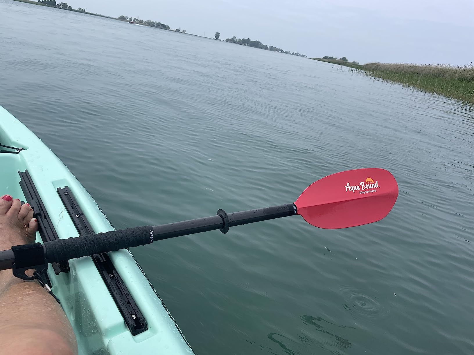 Aqua Bound Sting Ray Hybrid 2-Piece Posi-Lok Kayak Paddle - Carbon Shaft, Reinforced Nylon Dihedral Blades, Feathering for Flatwater Touring & Recreation customer photo 1