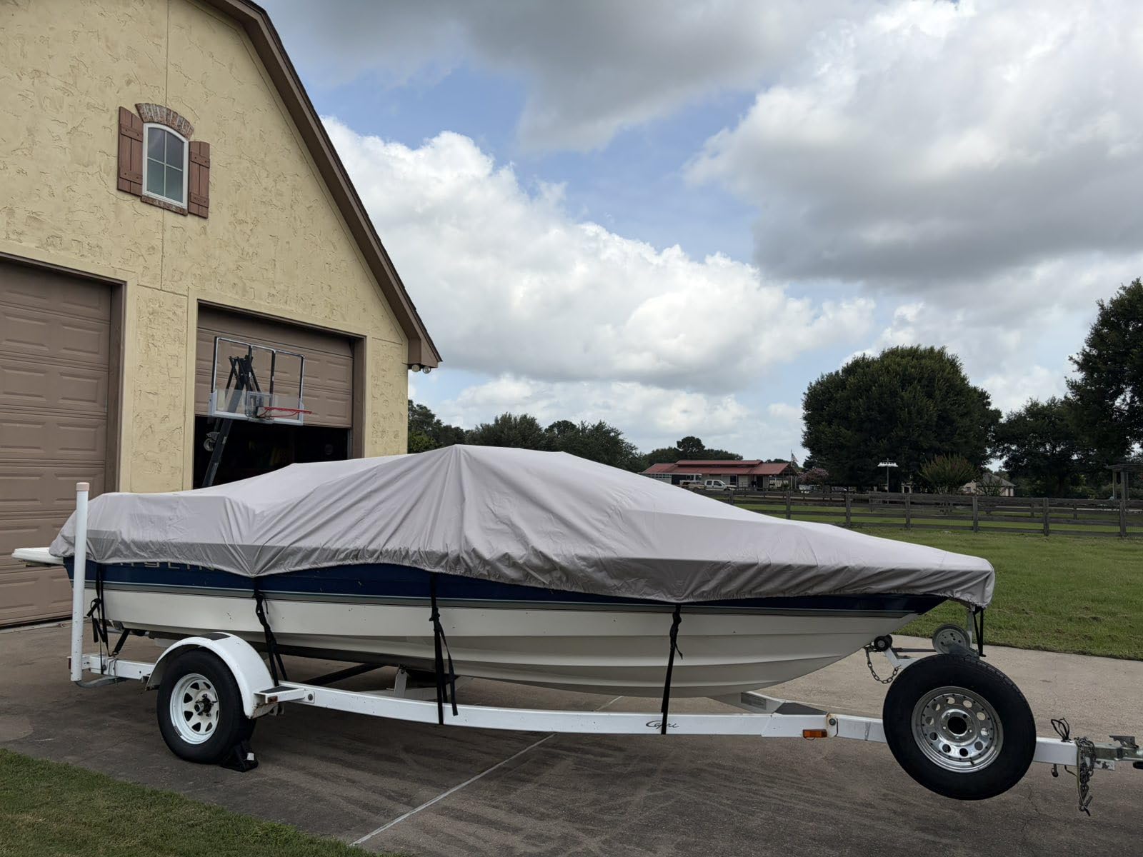 Boat Cover 16-18.5 ft, 1200D Waterproof V-Hull, Black | Fits 16 foot 17ft 18 ft Bass Tracker Boat, Heavy Duty, UV & Tear-Resistant, Air Vents, 11 Straps & Motor Cover customer photo 1